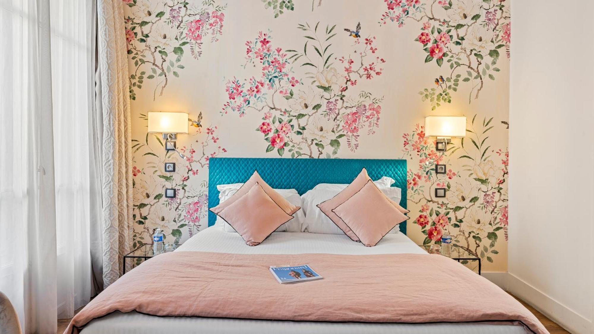 Victoria Hotel 4*