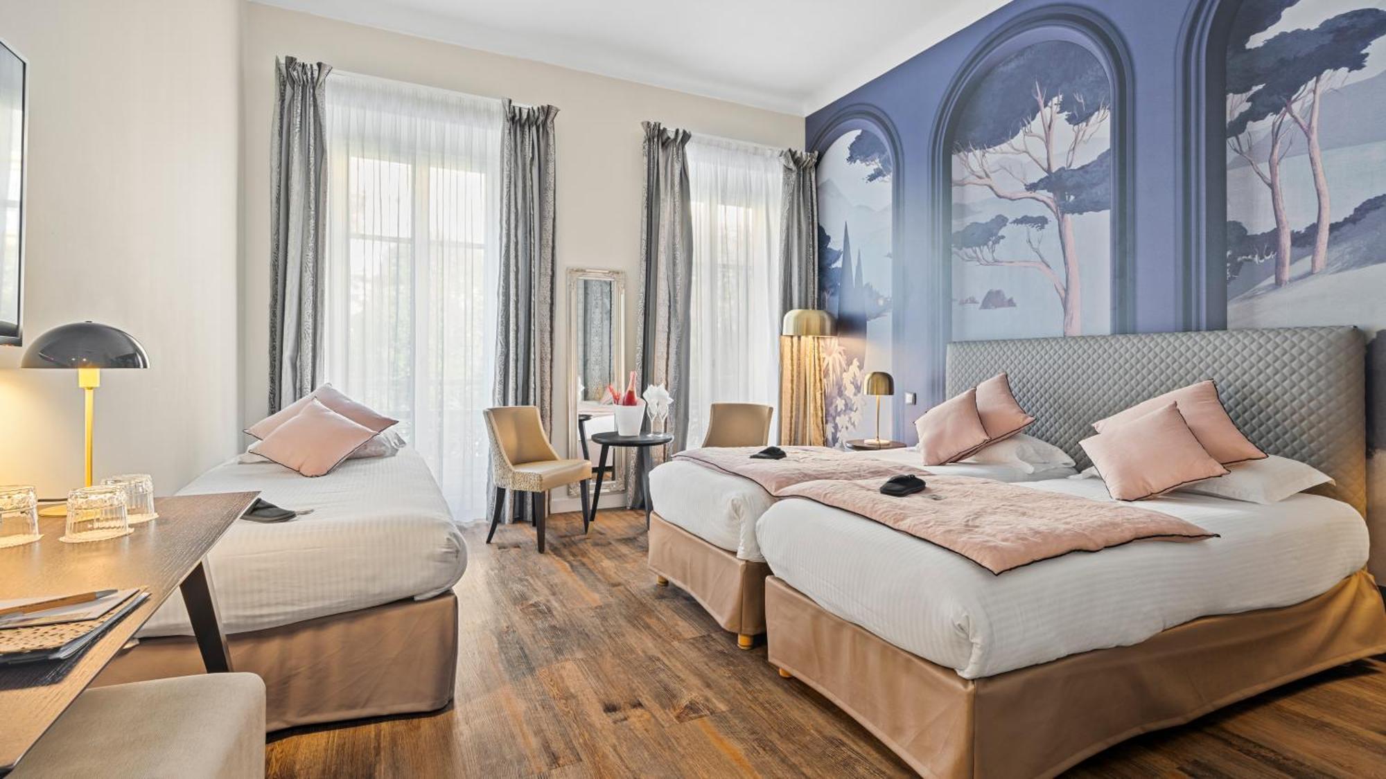 Victoria Hotel 4*